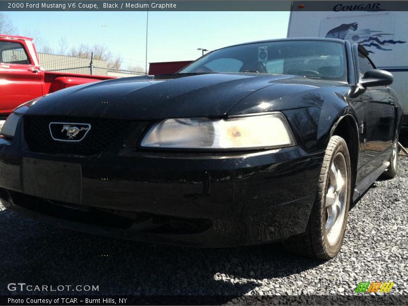 Black / Medium Graphite 2000 Ford Mustang V6 Coupe