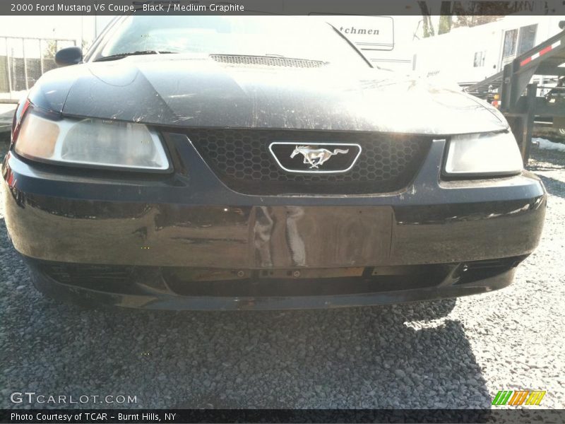 Black / Medium Graphite 2000 Ford Mustang V6 Coupe