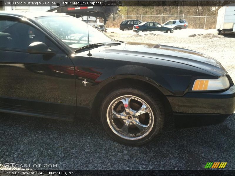 Black / Medium Graphite 2000 Ford Mustang V6 Coupe