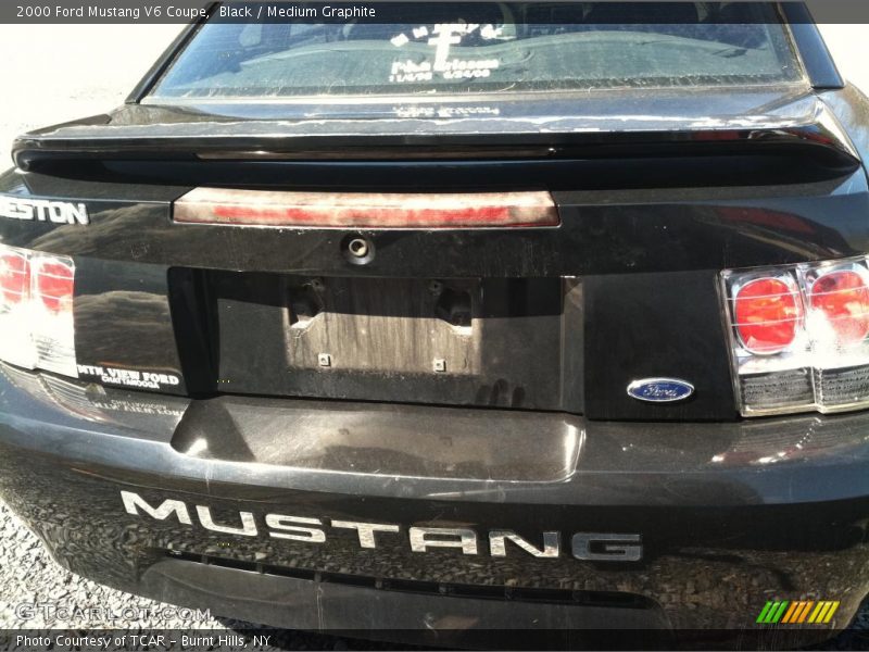 Black / Medium Graphite 2000 Ford Mustang V6 Coupe