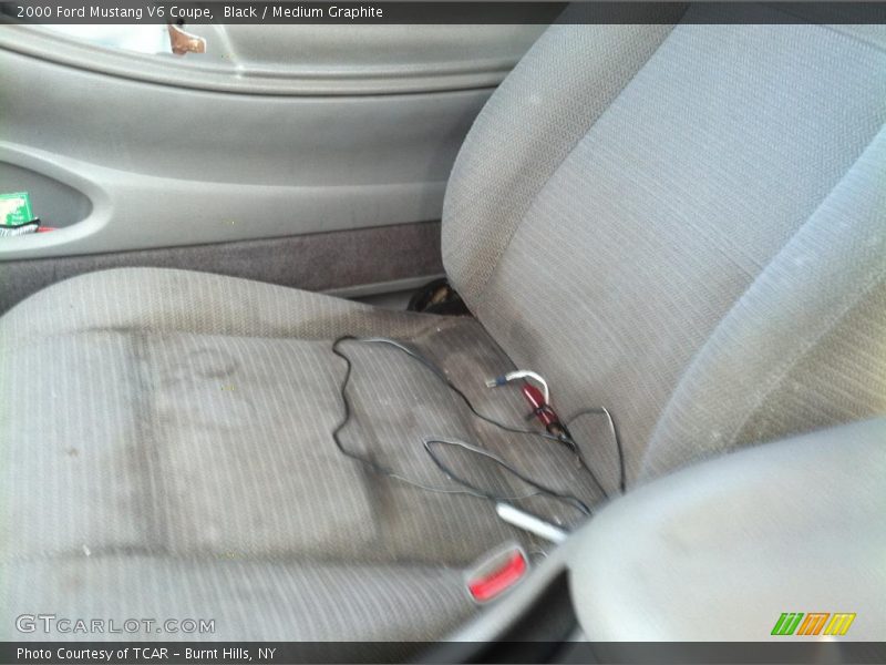 Black / Medium Graphite 2000 Ford Mustang V6 Coupe