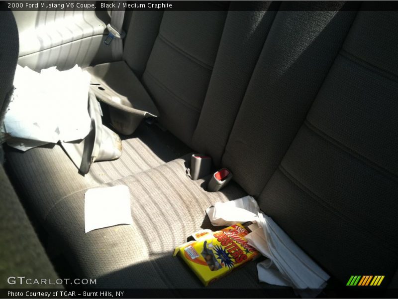 Black / Medium Graphite 2000 Ford Mustang V6 Coupe