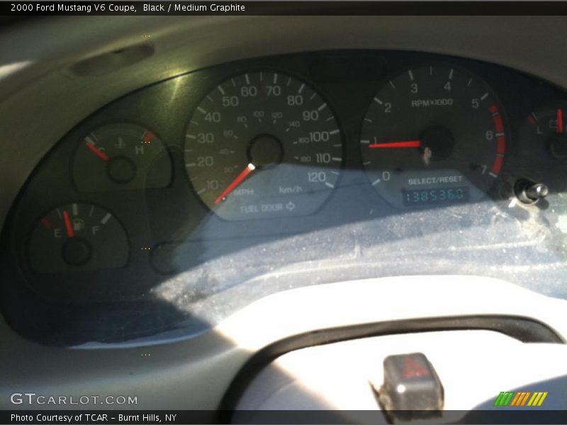 Black / Medium Graphite 2000 Ford Mustang V6 Coupe