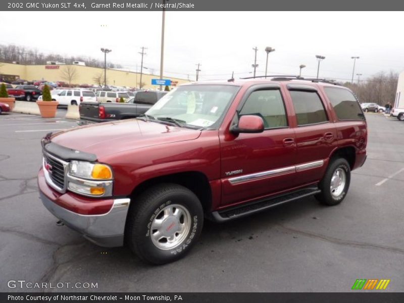 Front 3/4 View of 2002 Yukon SLT 4x4