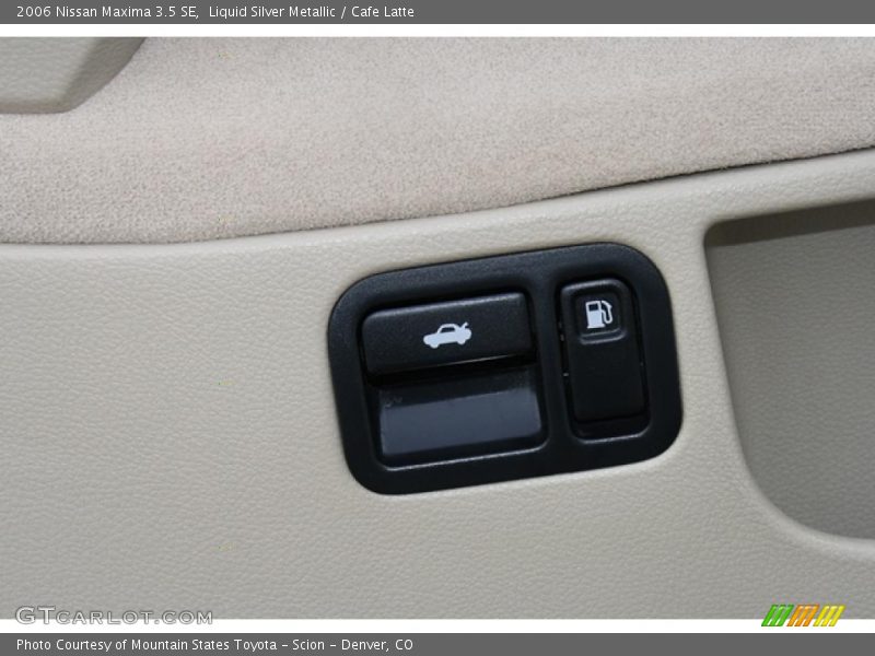 Liquid Silver Metallic / Cafe Latte 2006 Nissan Maxima 3.5 SE
