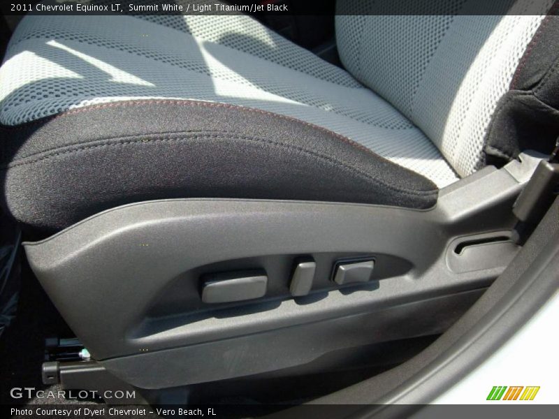 Summit White / Light Titanium/Jet Black 2011 Chevrolet Equinox LT