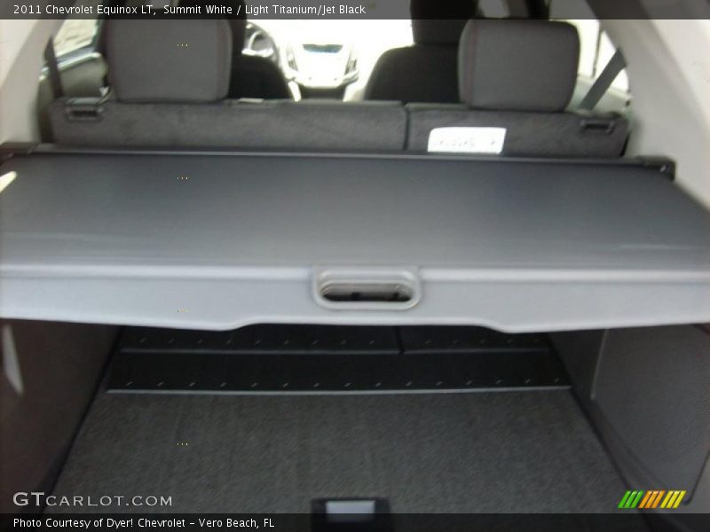 Summit White / Light Titanium/Jet Black 2011 Chevrolet Equinox LT