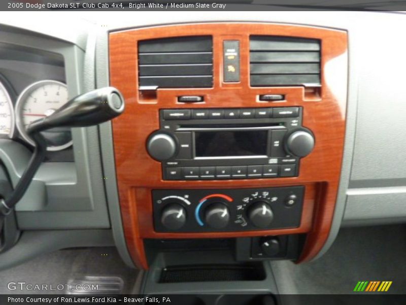 Bright White / Medium Slate Gray 2005 Dodge Dakota SLT Club Cab 4x4