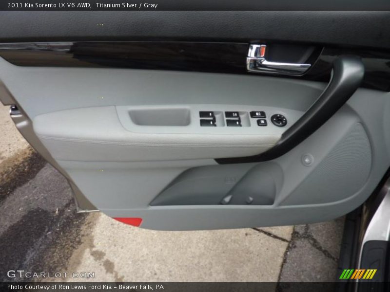 Titanium Silver / Gray 2011 Kia Sorento LX V6 AWD