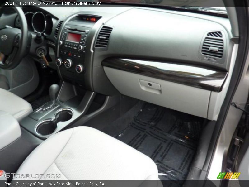 Titanium Silver / Gray 2011 Kia Sorento LX V6 AWD