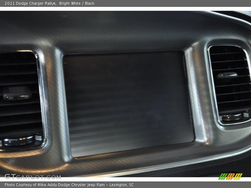 Bright White / Black 2011 Dodge Charger Rallye