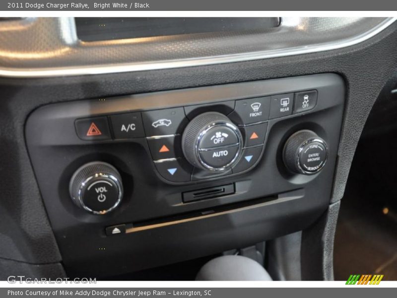 Bright White / Black 2011 Dodge Charger Rallye