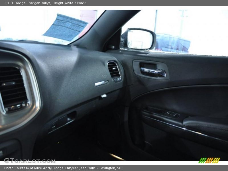 Bright White / Black 2011 Dodge Charger Rallye