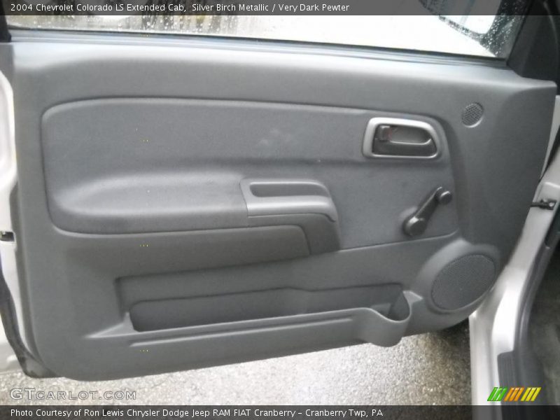 Silver Birch Metallic / Very Dark Pewter 2004 Chevrolet Colorado LS Extended Cab
