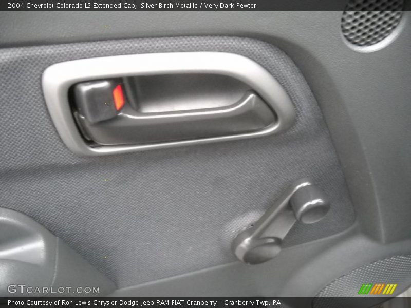 Silver Birch Metallic / Very Dark Pewter 2004 Chevrolet Colorado LS Extended Cab
