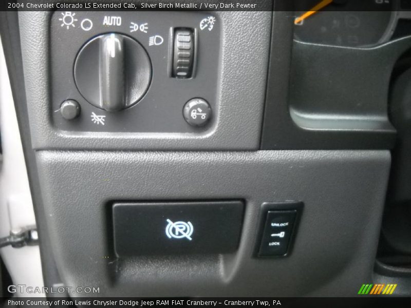 Silver Birch Metallic / Very Dark Pewter 2004 Chevrolet Colorado LS Extended Cab