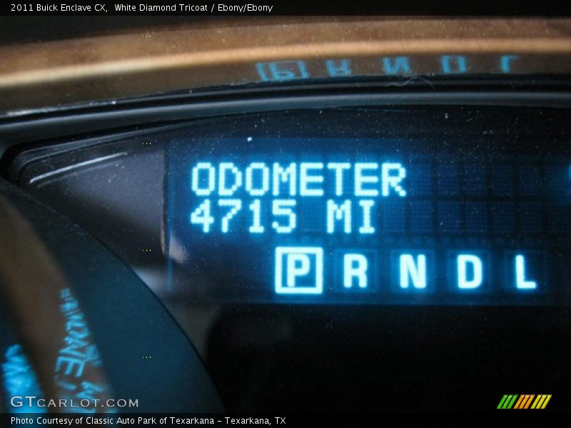 White Diamond Tricoat / Ebony/Ebony 2011 Buick Enclave CX