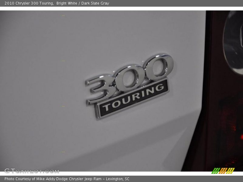 Bright White / Dark Slate Gray 2010 Chrysler 300 Touring