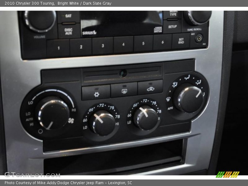 Bright White / Dark Slate Gray 2010 Chrysler 300 Touring