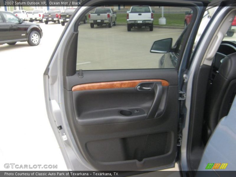 Ocean Mist / Black 2007 Saturn Outlook XR