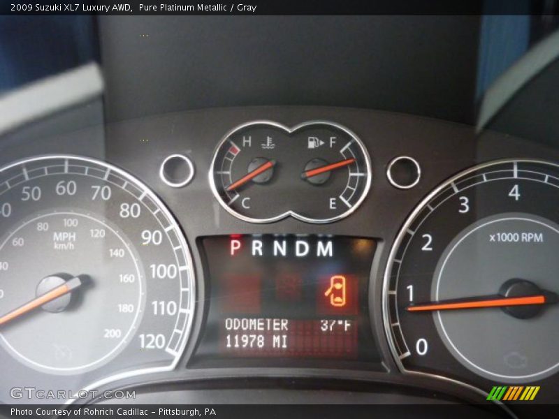 Pure Platinum Metallic / Gray 2009 Suzuki XL7 Luxury AWD