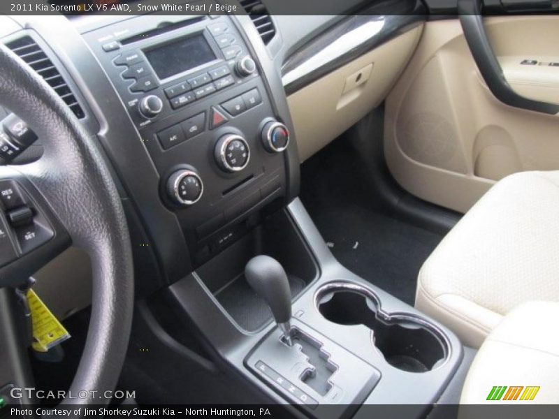 Snow White Pearl / Beige 2011 Kia Sorento LX V6 AWD