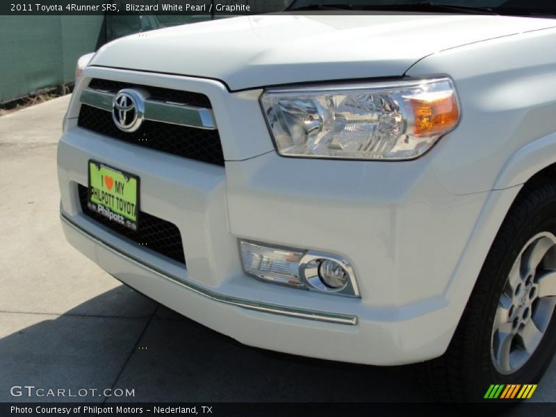 Blizzard White Pearl / Graphite 2011 Toyota 4Runner SR5