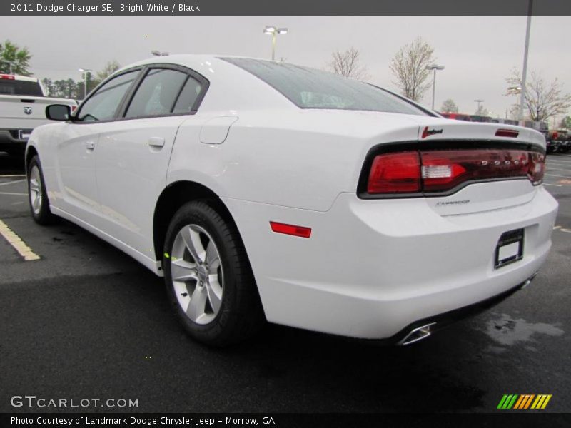 Bright White / Black 2011 Dodge Charger SE