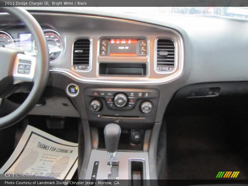 Bright White / Black 2011 Dodge Charger SE