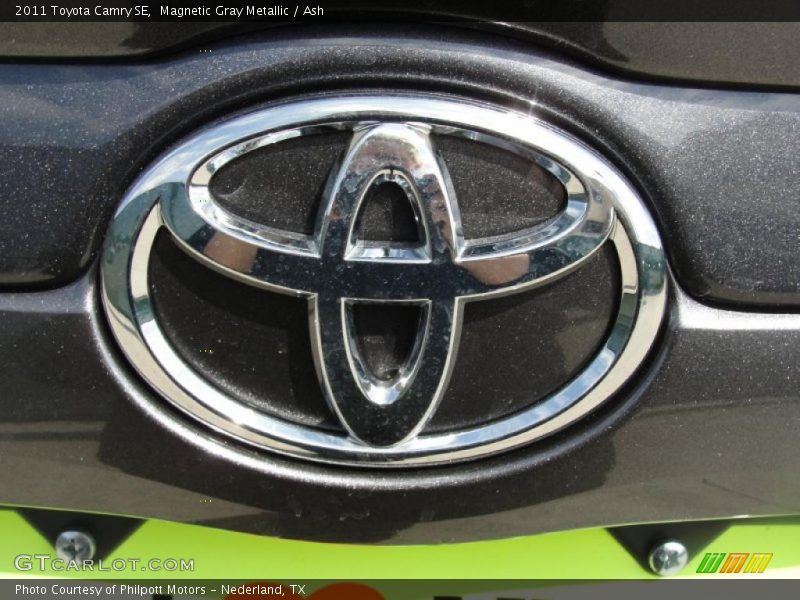 Magnetic Gray Metallic / Ash 2011 Toyota Camry SE