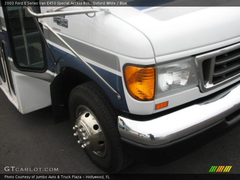 Oxford White / Blue 2003 Ford E Series Van E450 Special Access Bus