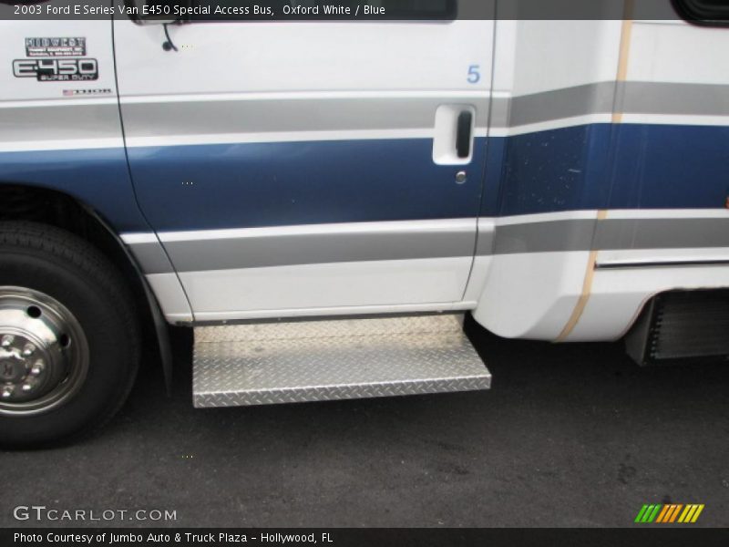 Oxford White / Blue 2003 Ford E Series Van E450 Special Access Bus