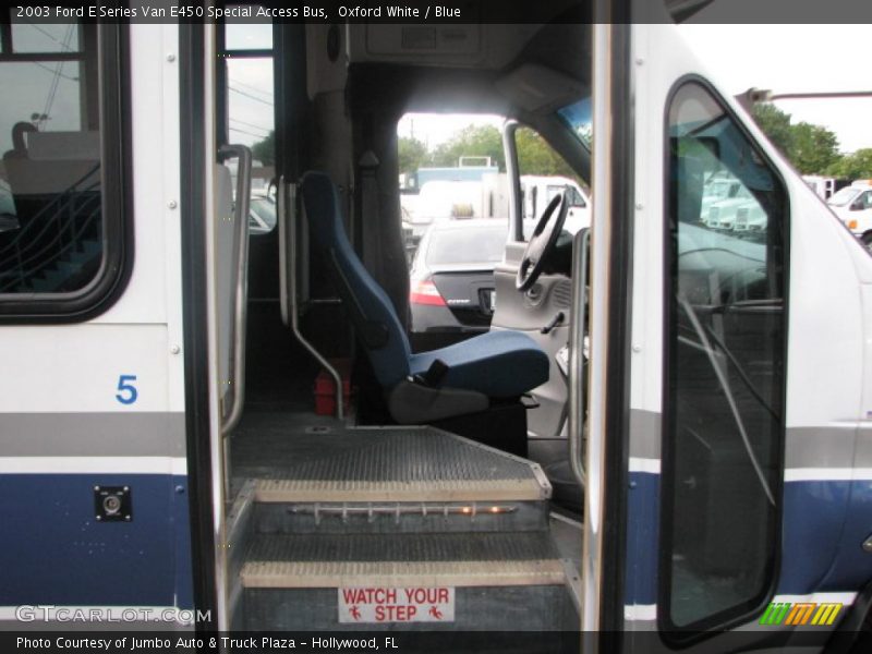 Oxford White / Blue 2003 Ford E Series Van E450 Special Access Bus