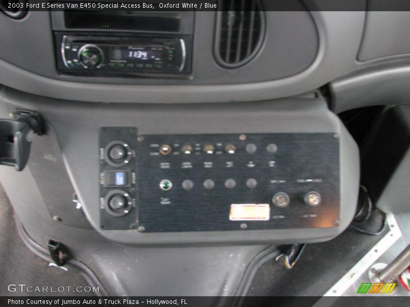 Oxford White / Blue 2003 Ford E Series Van E450 Special Access Bus