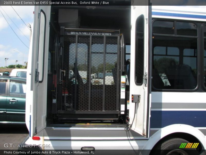 Oxford White / Blue 2003 Ford E Series Van E450 Special Access Bus