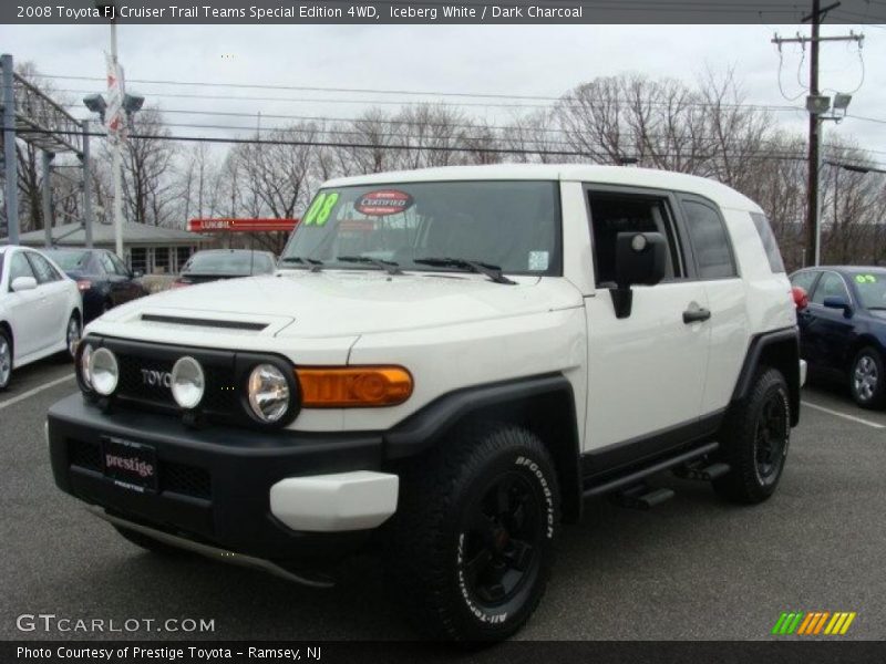 Front 3/4 View of 2008 FJ Cruiser Trail Teams Special Edition 4WD