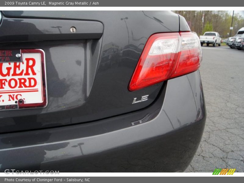 Magnetic Gray Metallic / Ash 2009 Toyota Camry LE