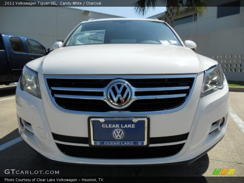 Candy White / Charcoal 2011 Volkswagen Tiguan SEL
