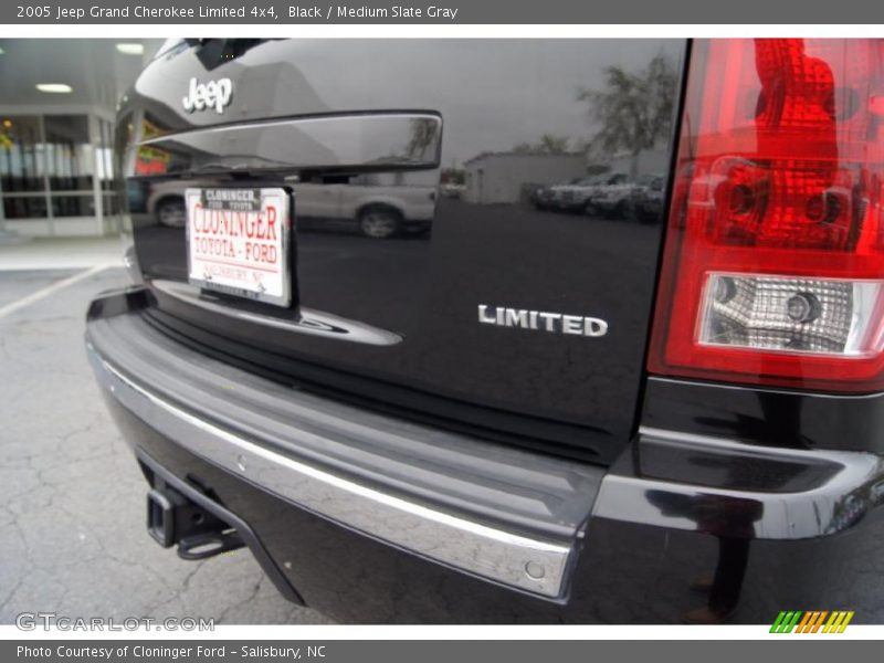 Black / Medium Slate Gray 2005 Jeep Grand Cherokee Limited 4x4