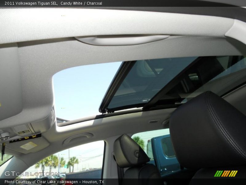 Sunroof of 2011 Tiguan SEL