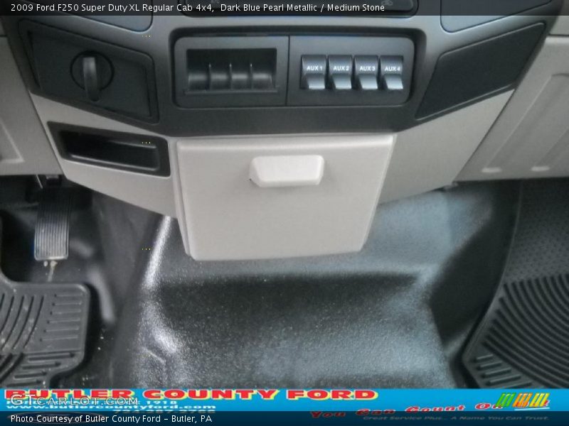 Dark Blue Pearl Metallic / Medium Stone 2009 Ford F250 Super Duty XL Regular Cab 4x4