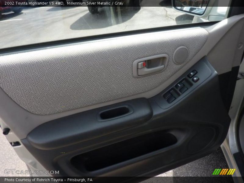 Millennium Silver Metallic / Gray 2002 Toyota Highlander V6 4WD