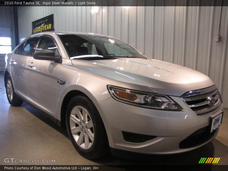Ingot Silver Metallic / Light Stone 2010 Ford Taurus SE