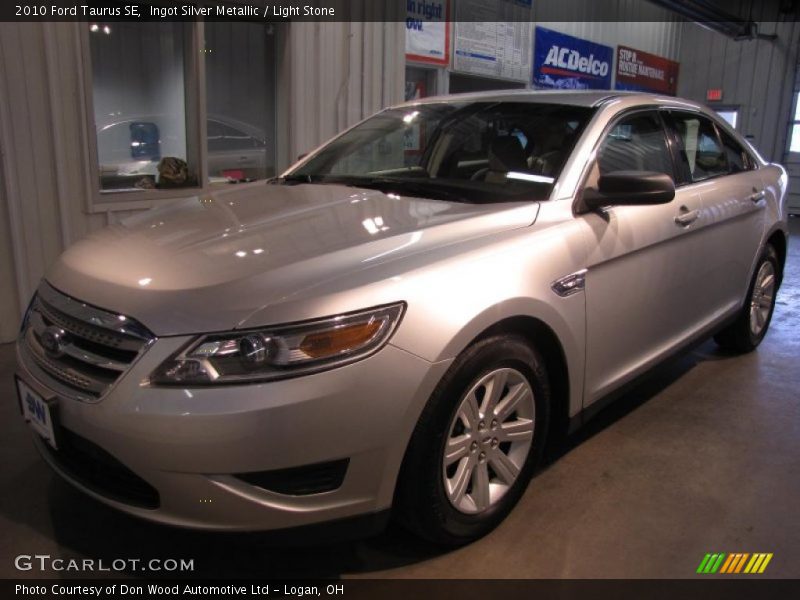 Ingot Silver Metallic / Light Stone 2010 Ford Taurus SE