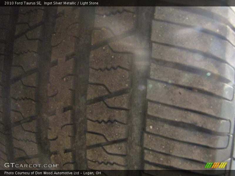 Ingot Silver Metallic / Light Stone 2010 Ford Taurus SE