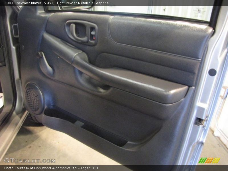 Light Pewter Metallic / Graphite 2003 Chevrolet Blazer LS 4x4