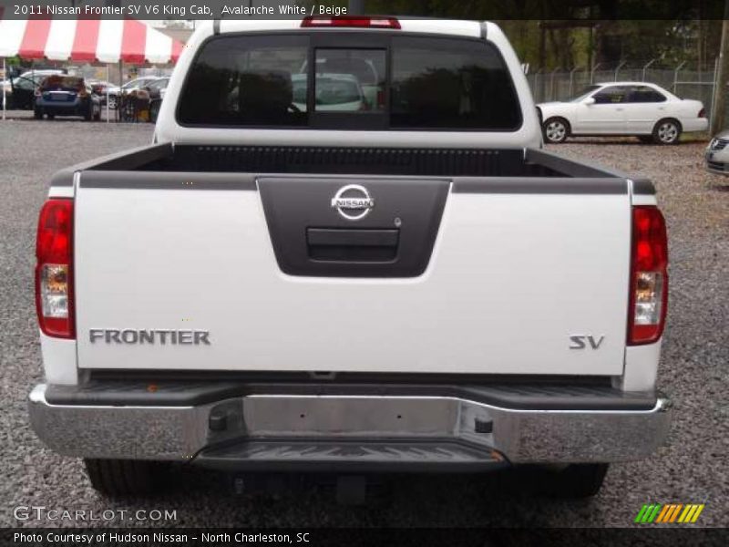 Avalanche White / Beige 2011 Nissan Frontier SV V6 King Cab