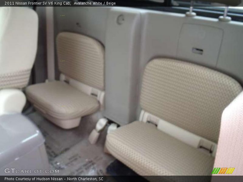 Avalanche White / Beige 2011 Nissan Frontier SV V6 King Cab