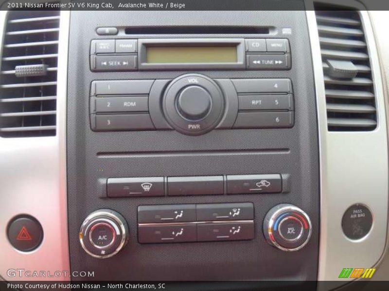 Avalanche White / Beige 2011 Nissan Frontier SV V6 King Cab