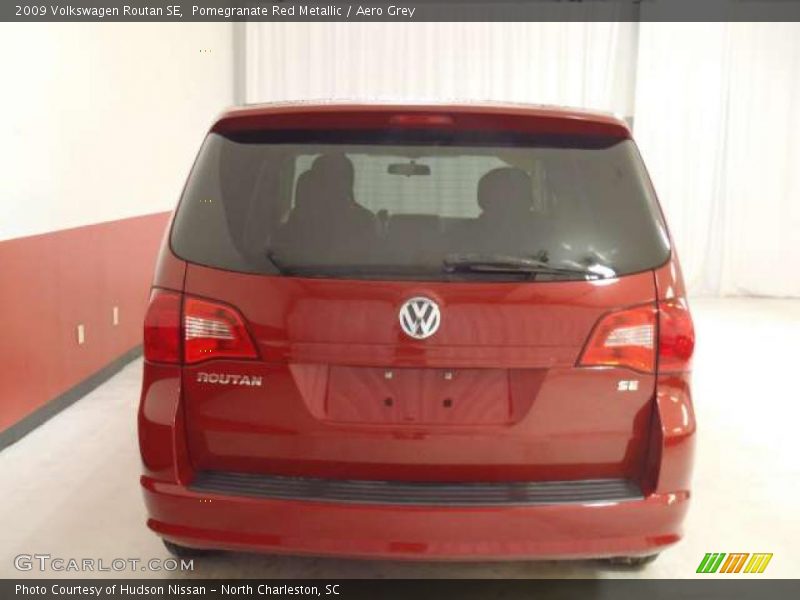 Pomegranate Red Metallic / Aero Grey 2009 Volkswagen Routan SE